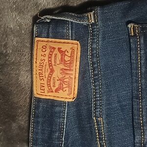 Levi ankle capris